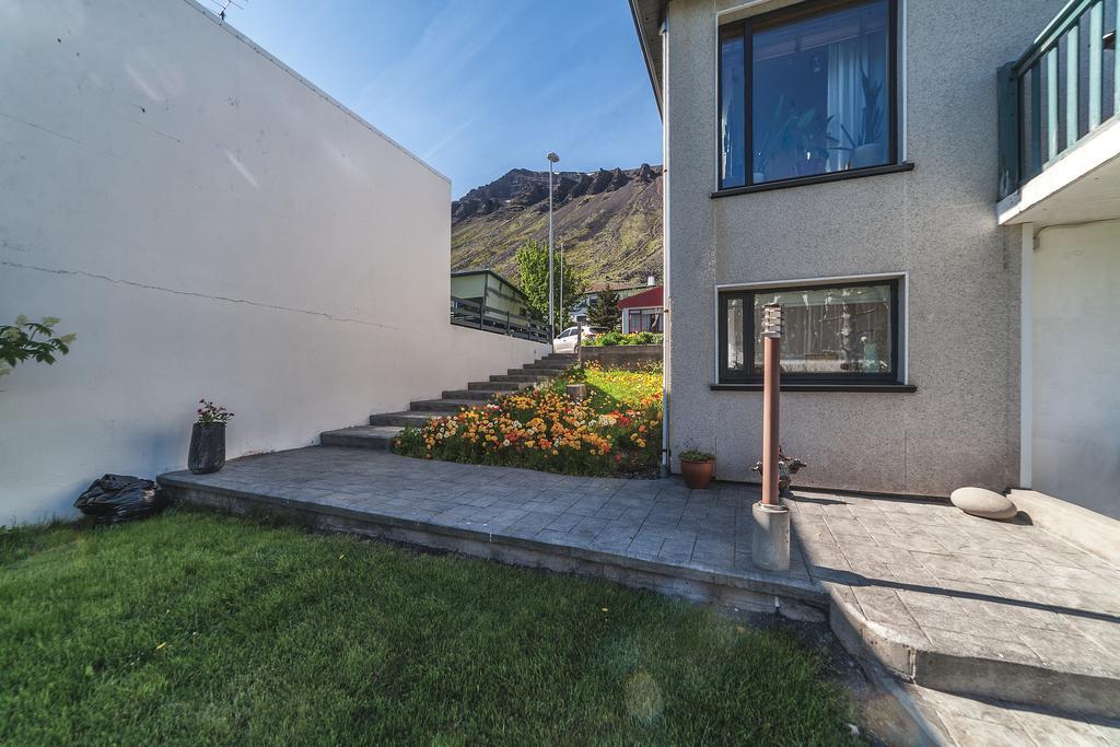 Solheimar Studio Apartment Isafjordur Екстер'єр фото